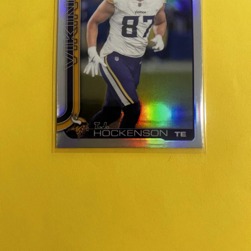 2025 Topps Chrome Football‎ T.J. Hockenson #200 Refractor Minnesota Vikings NFL